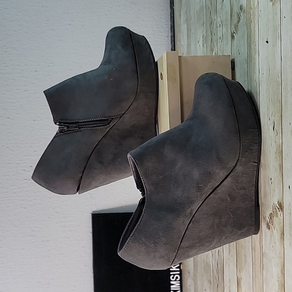 Heart in D Shoes - Heart in D Women's Platform Wedge‎ Heel Boots Booties Grey Faux Suede Quinta 10